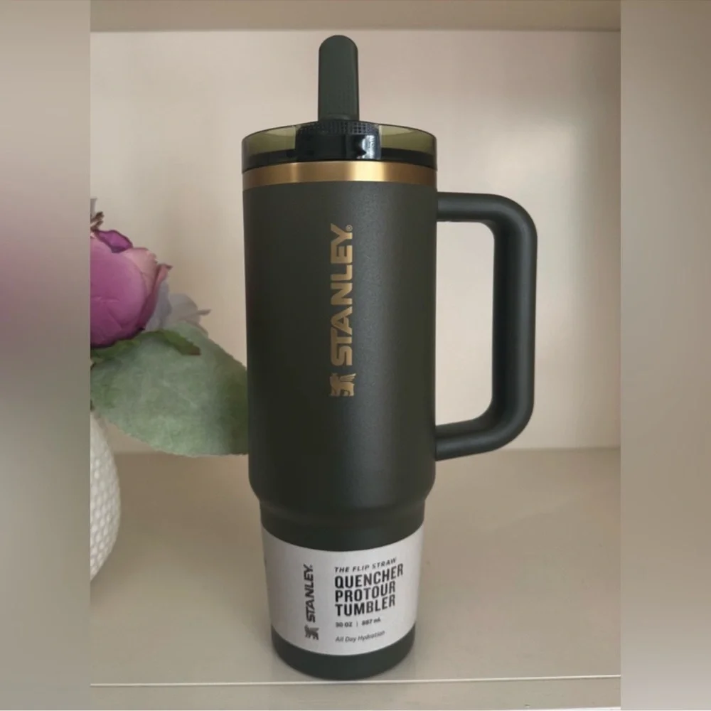 🎉LAST CHANCE🎉Stanley 30oz. Quencher ProTour Flip Straw‎ Tumbler Cypress